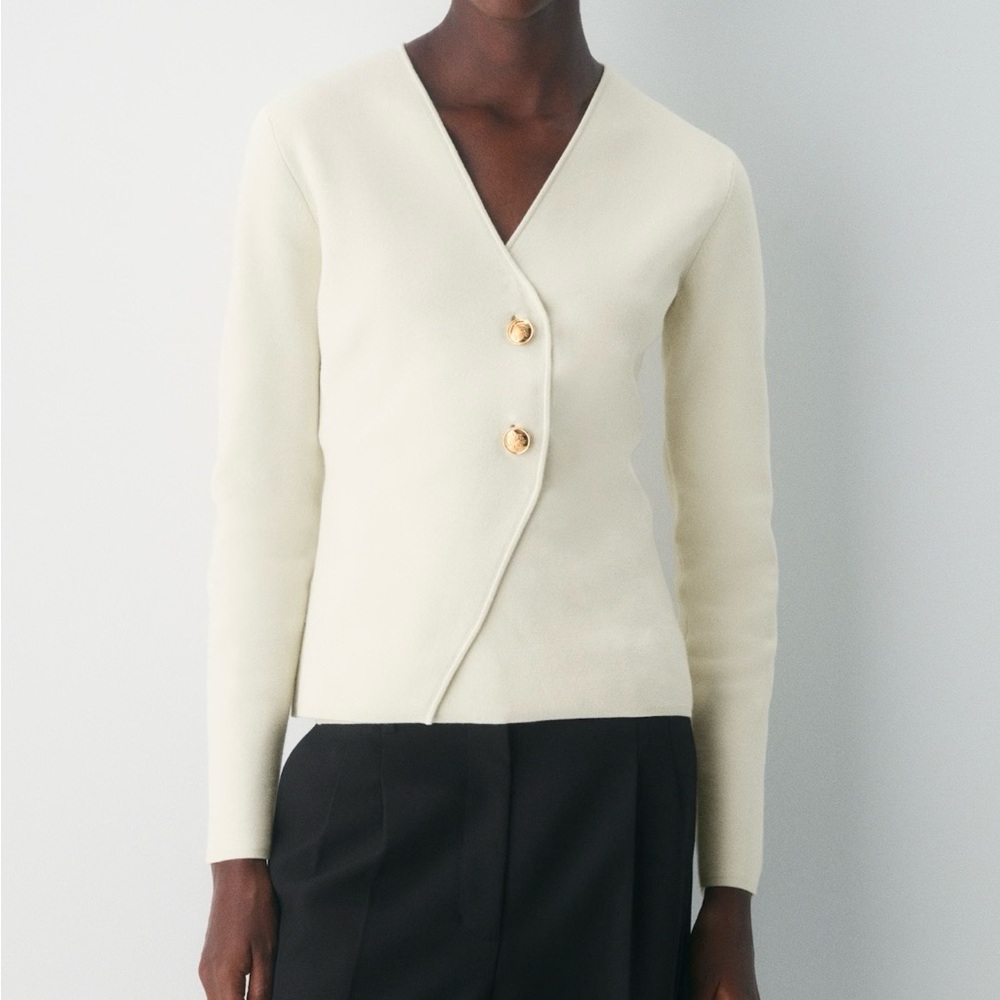 aritzia nanette babaton Elegant Cream Women's sweater size M  nwt